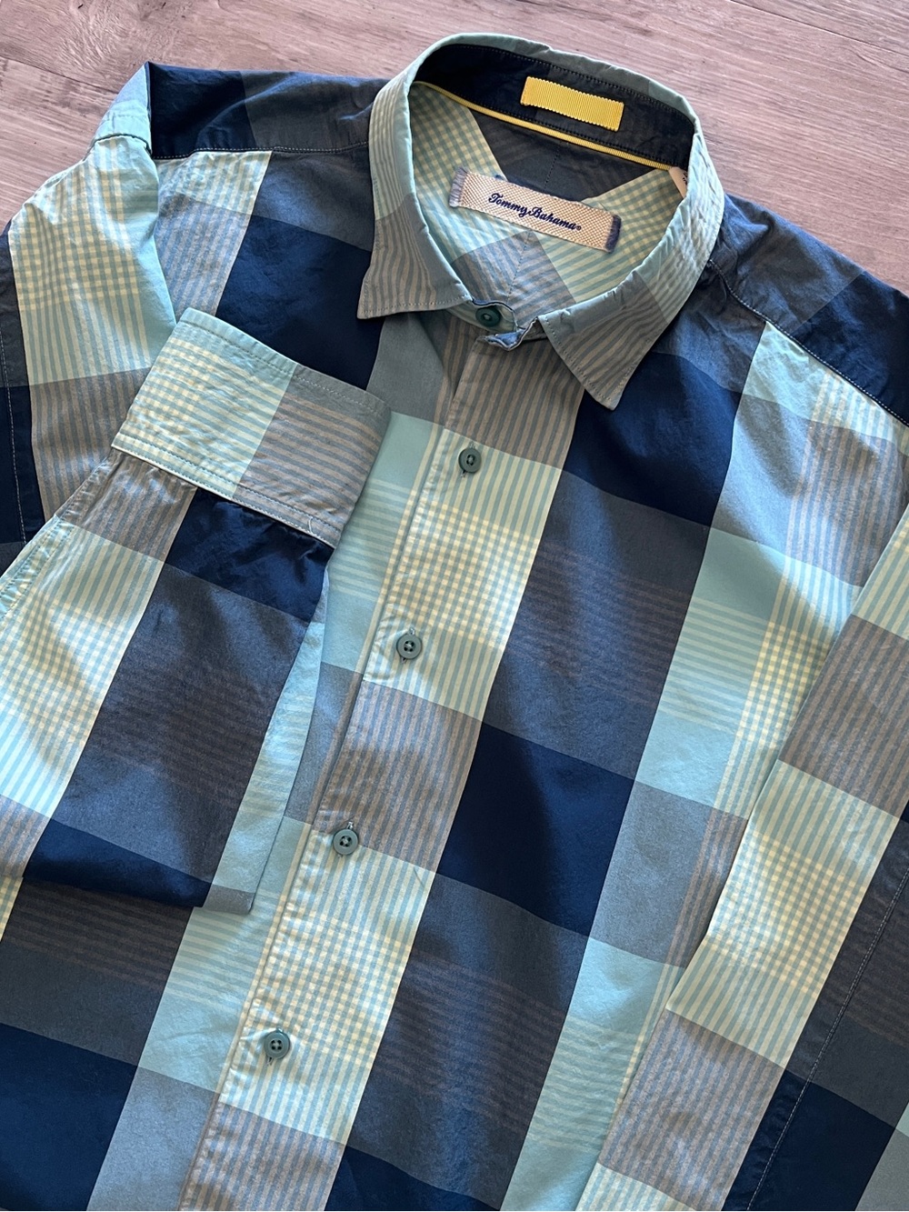 Tommy Bahama Mens Dress Shirt Size Large Blue Plaid 89% Cotton 11% Silk EUC